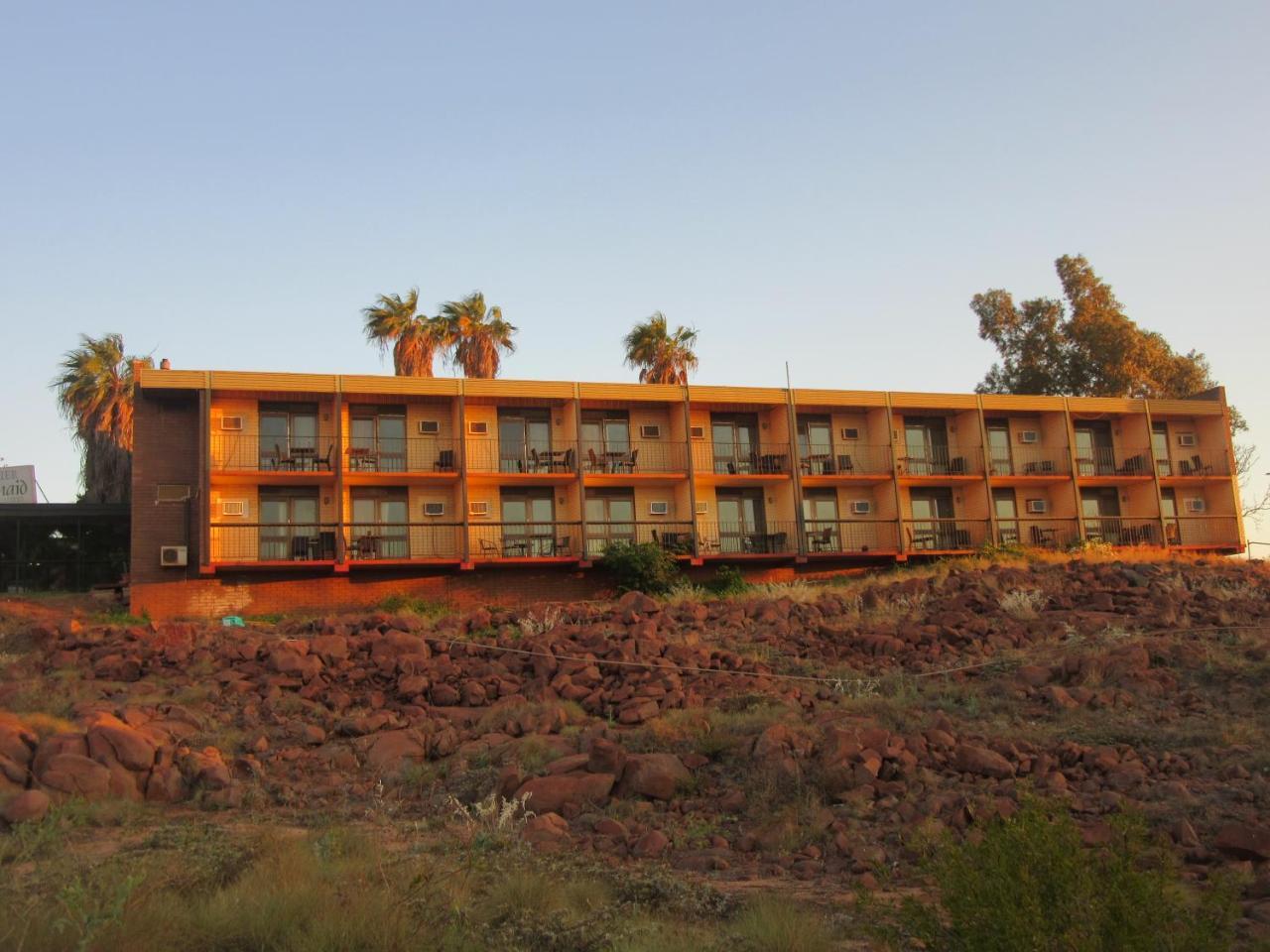 Dampier Mermaid Hotel Karratha Bagian luar foto